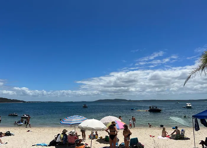 Bella Vista Unit 3 19 Shoal Bay Road